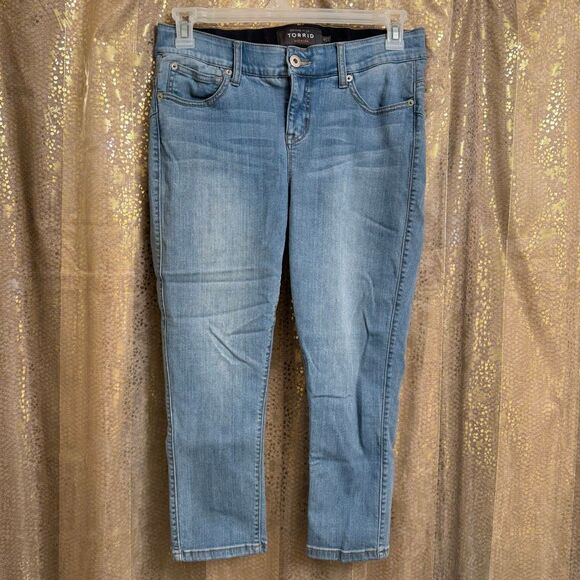 Torrid Bombshell Skinny Light Wash Premium Stretch Cropped Jeans Size 10 - Picture 1 of 7